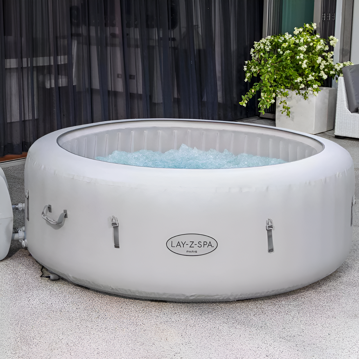 Spa gonflable à hydromassage pour 4 à 6 personnes Lay-Z-Spa Paris AirJet